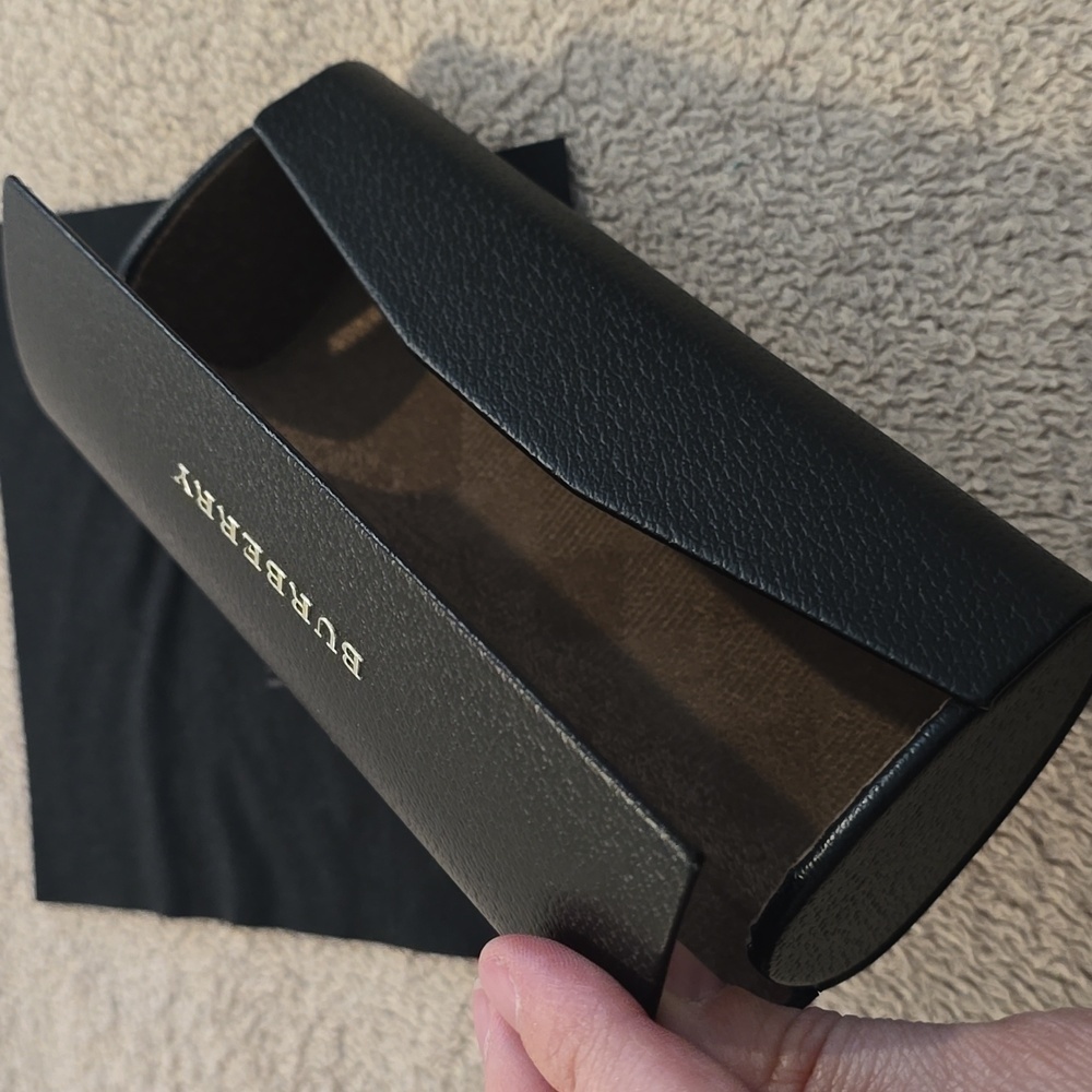 BURBERRY Sunglasses Magnetic case with cleaning clothing​ - Picture 4 of 6